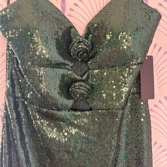 Emerald Green Sequin Bodycon Dress with Cut-Out - Picture 3 of 8